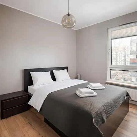 Rakow Stylish By Bookinghost * 华沙